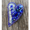 Handmade šitá korálková brošňa modré srdiečko (Handmade šitá brošňa z korálok modré srdce)