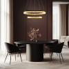 Očarujúca závesná lampa FROZI – čierne tienidlo s kryštálmi – moderný LED luster do luxusnej obývačky