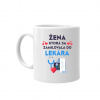 Žena, ktorá sa zamilovala do lekára - keramický hrnček s potlačou - Tričkový | Biela