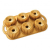 Forma na mini bábovky BRILLANCE - NORDIC WARE (forma brillance plát se 6 formičkami 5 cup Zlatá - NORDIC WARE)