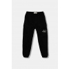 Detské nohavice Calvin Klein Jeans čierna farba, s nášivkou, IB0IB02597 IB0IB02597.9BYA 164