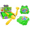 LEAN TOYS Mini hra - Žaba Kladivo na šnúrke, zelená