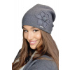 Kamea Grafitová dámska elegantná čiapka s kvetom Kamea Zafira, Veľkosť uni, Farba grafitová (odt. tmavošedej)