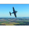 Let akrobatickým špeciálom Extra 330LT