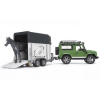Land Rover Defender kombi s vlečkou na prepravu koní a 1 koňom