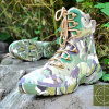 Muži turistické výlety, aby vyšplhali na camo (Muži turistické výlety, aby vyšplhali na camo)