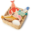 Leaf Toys Seafood Basket Tender drevený košík s morskými plodmi s rybami a mušľami