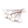 Guličky / bobule na drôtiku na tvorenie Ø1,5 cm - biela (10 ks)