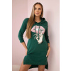 Šaty s dlhším chrbtom a farebnou khaki potlačou Farba: Zelená - tmavo, Veľkosť: UNI