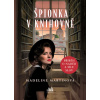 Špionka v knihovně - Madeline Martinová