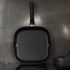 FISSLER Cenit 28 x 28 cm - hliníková grilovací panvica s nepriľnavým povrchom