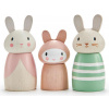 Tender Leaf Toys zajačia rodinka Bunny Tales otec a mama so zajačikom