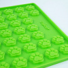Silikónová pečiaca formička na maškrty COLLORY labky 3 x 3 cm – zelená