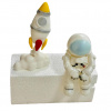 Kozmonaut s raketou