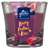 Glade Candle Berry Festive Kiss parfémovaná svíčka 112 g