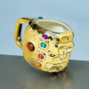 CurePink Keramický hrnček Marvel Avengers Infinity War 3D ruka PP4503MVIW 500 ml