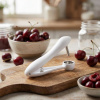 Ručný odkôstkovač na čerešne ALTOM DESIGN 13 cm biely