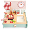 Tender Leaf Toys drevená kuchynka v šuflíku Kitchenette s hodinami panvicou a potravinami