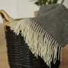 Prikrývka na posteľ - Prikrývky na posteľnú prikrývky a koberce Wool 200 x 140 cm odtiene šedej (Merynos vlna prikrývka grafit s mäkkou kockovanou posteľou)