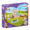 Schleich 42440 Turnajové závodisko s koníkmi a ošetrovateľkami s pohyblivými kĺbmi (Sch42440)