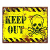 Čierno-žltý kovový nástenný znak Keep Out - 33x1x25 cm