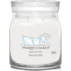 Aromatická svíčka Signature sklo střední Clean Cotton 368 g - Yankee Candle