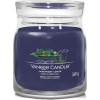 Aromatická svíčka Signature sklo střední Lakefront Lodge 368 g - Yankee Candle