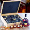 Hennessy XO Cognac darčeková sada pre muža, otca, priateľa, deda, brata, strýka, švagra k narodeninám, výročiu, sviatku, vianociam Veko s gravírovaným textom