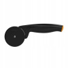 Krájač na pizzu Fiskars 8,7 cm (Fiskars Functional Form 1019533 krájač na pizzu)